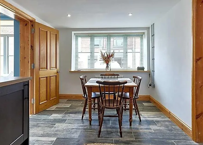 Spacious One Bedroom Coach House In Cley, Norfolk