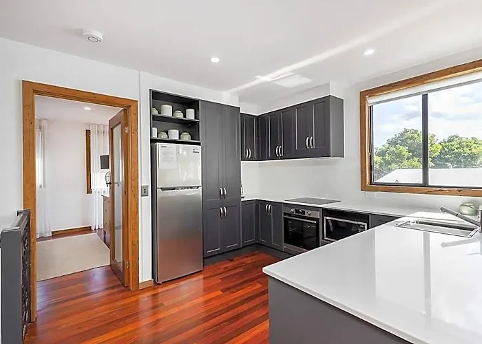 Pet Friendly Tropical Escape In Sunshine Beach