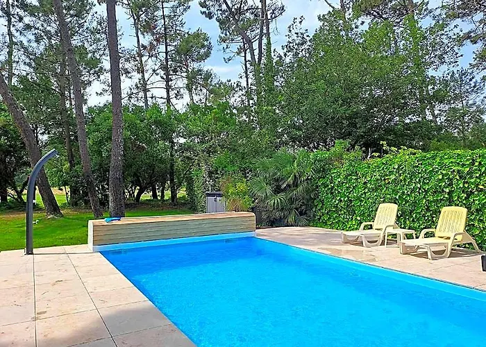 Villa With Swimming Pool 500 M From The Beach