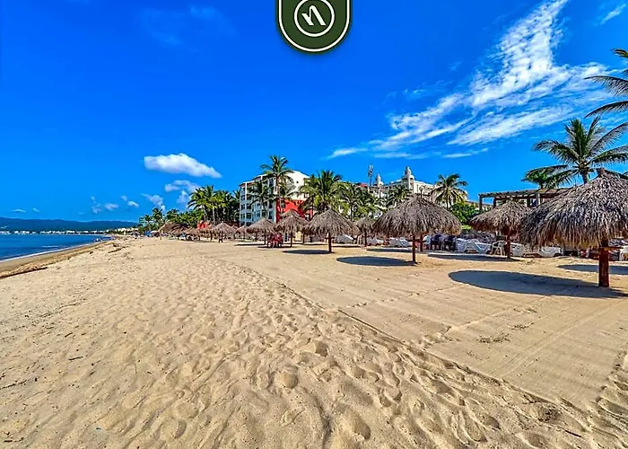 Oceanview 4 Bedroom Condo - Pool - Beach - Terrace