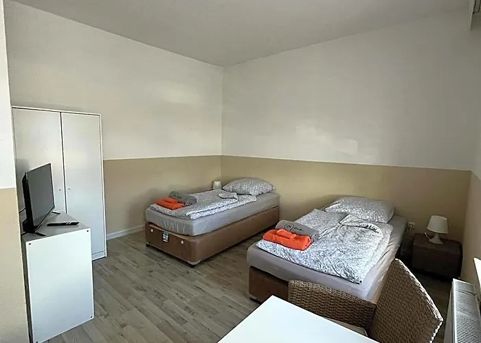 Doppelzimmer-Bad-Kuehlschrank-Parkplatz-10
