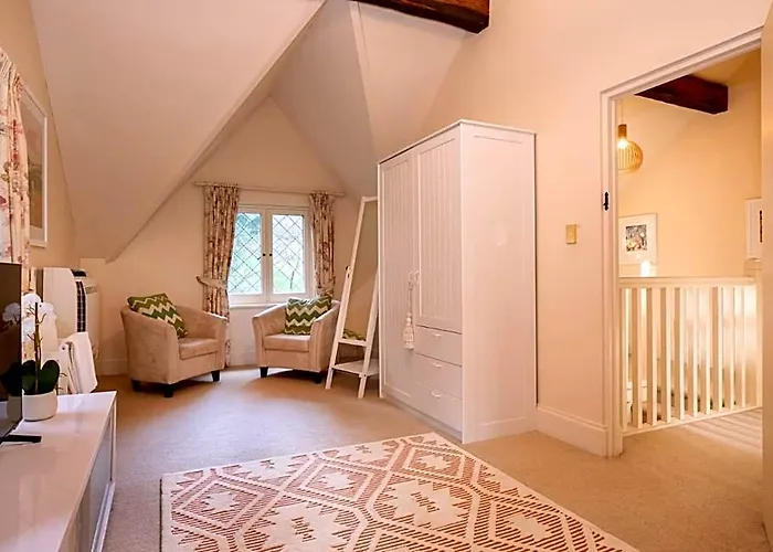 Frogwell Hollow Immerse Into An Idyllic Fairytale