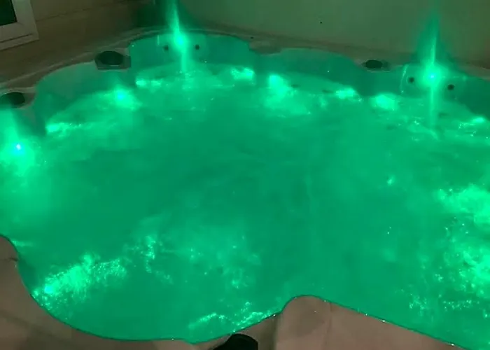 Otters Rural Retreat - Private Hot-Tub & Free Golf For Guests Included