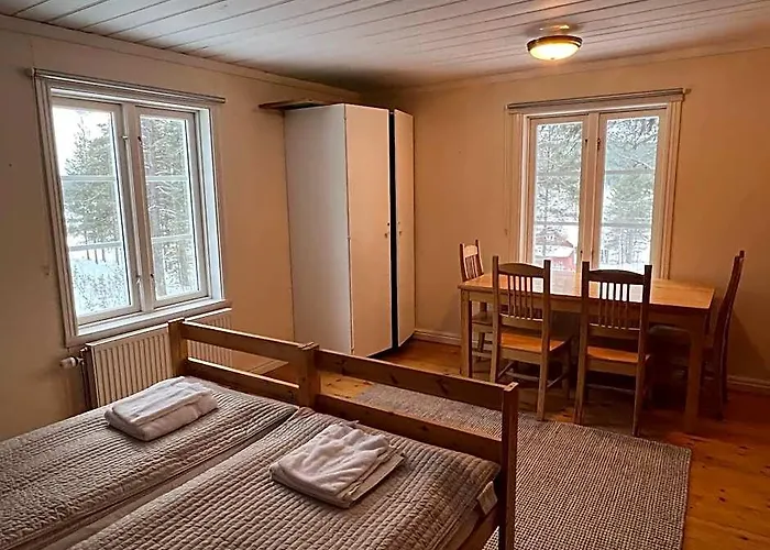 Lantlivlodge I Oesterjoern - Midgard