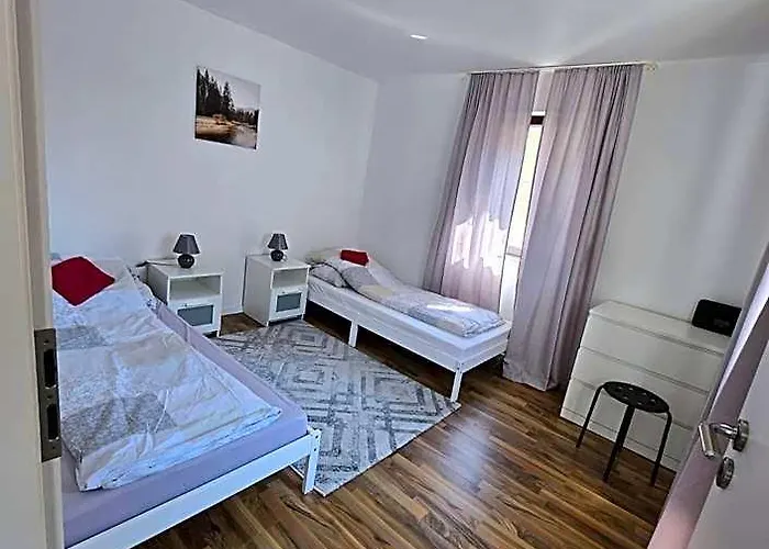 Grosse Ferienhaus & Monteur Unterkunft Erlensee