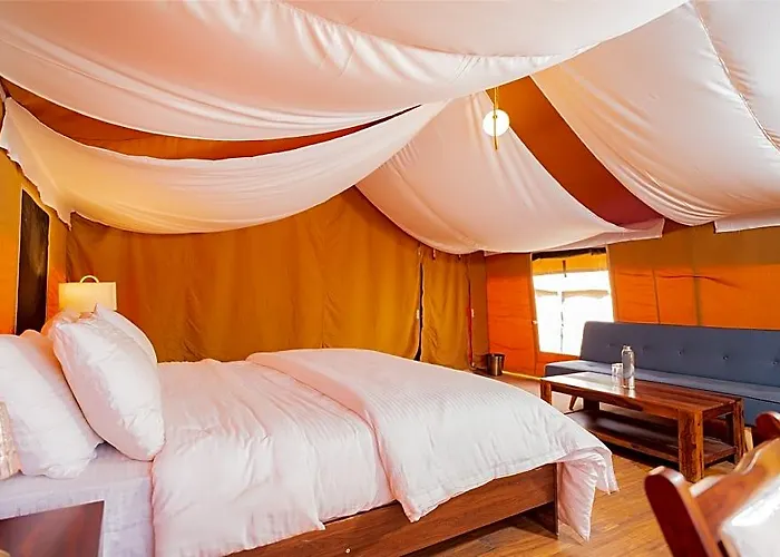 Merak Lodge & Camp