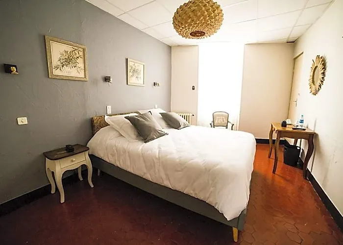 Logis Hotel De Provence