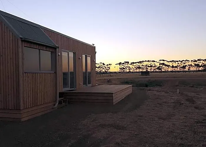 Lara Lodge