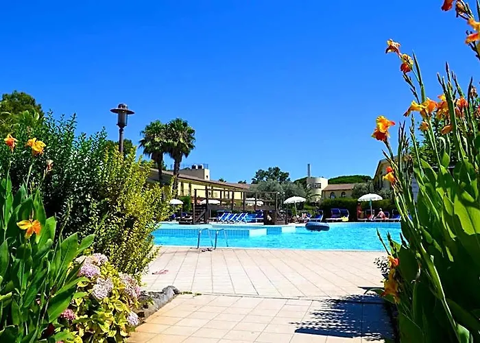 Hotel With Swimming-Pool In Arborea Just 600 Meters From The Sea