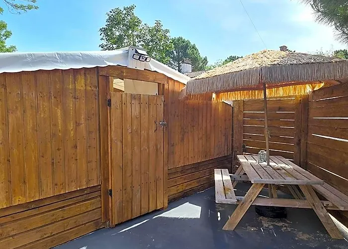 Gite Insolite Vue Sur Le Ciel Etoile , Cuisine, Salle D Eau, 2 Chambres , Proche Du Zoo De La Palmyre