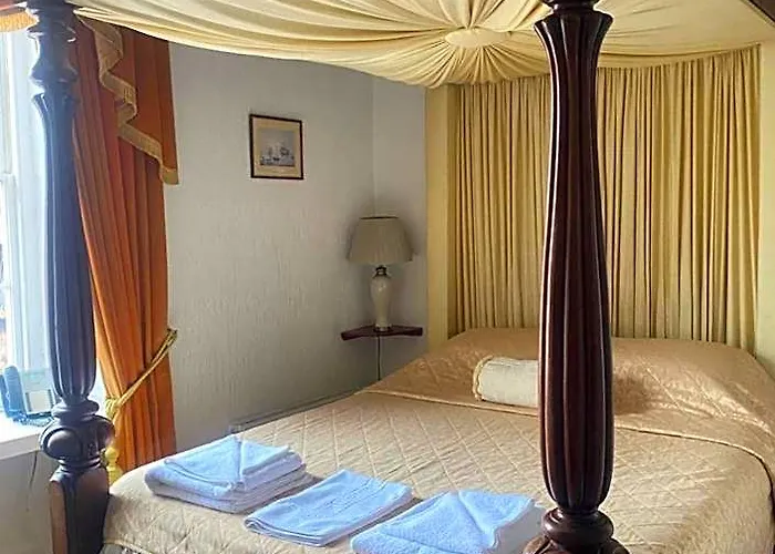 Parlors Hall Hotel