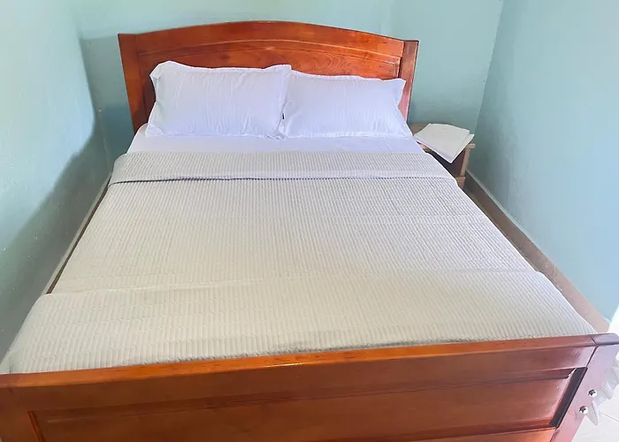 Rwakingi Courts Inn And Lounge