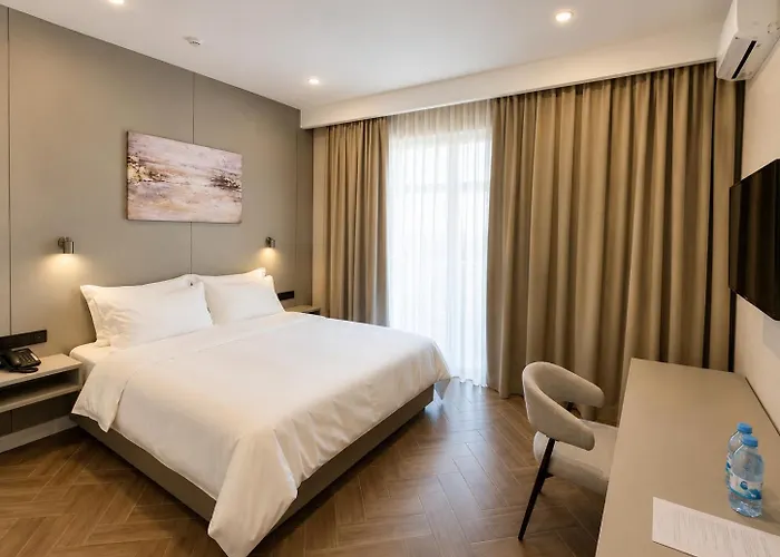 Delmont Hotel