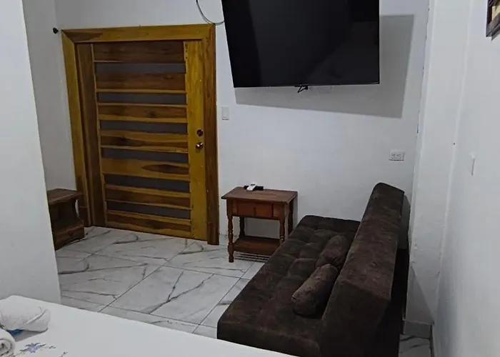 Hostal Fragata Puerto Lopez