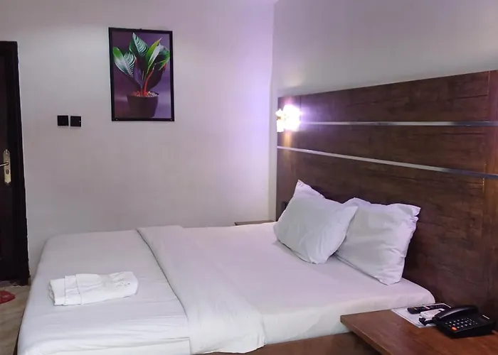 Lakabana Edge Hotel And Suites