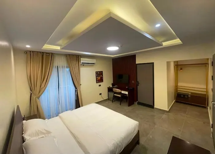Degrams Hotel And Suites