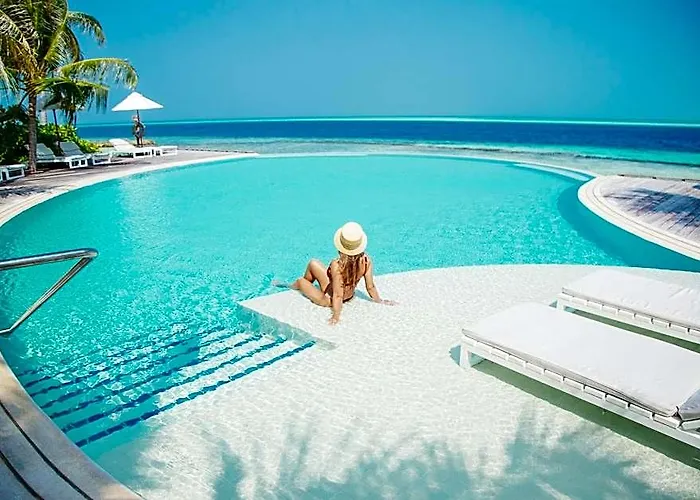 Komandoo Island Resort & Spa