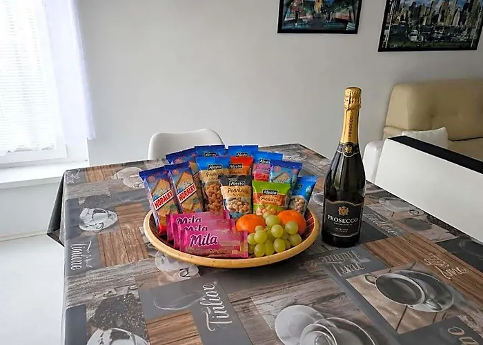Martin City Stay - Elegant Apartment With Private Parking