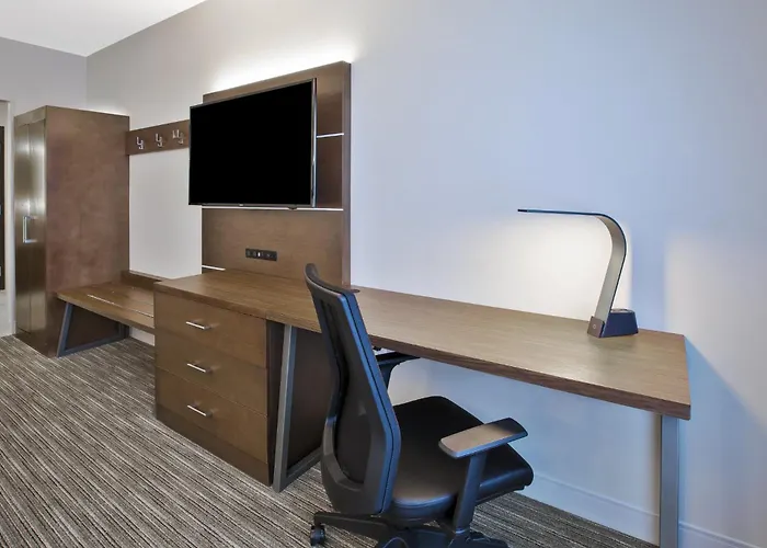 Holiday Inn Express & Suites Okemos - University Area By Ihg