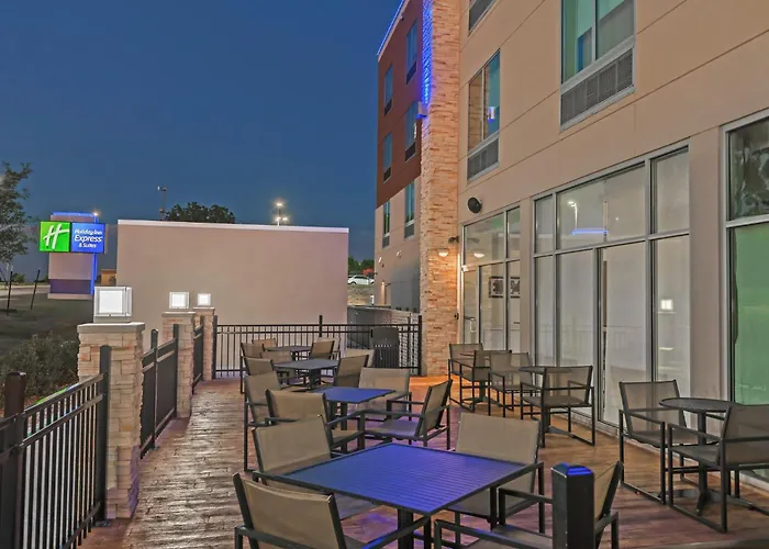 Holiday Inn Express & Suites Tulsa South - Woodland Hills By Ihg