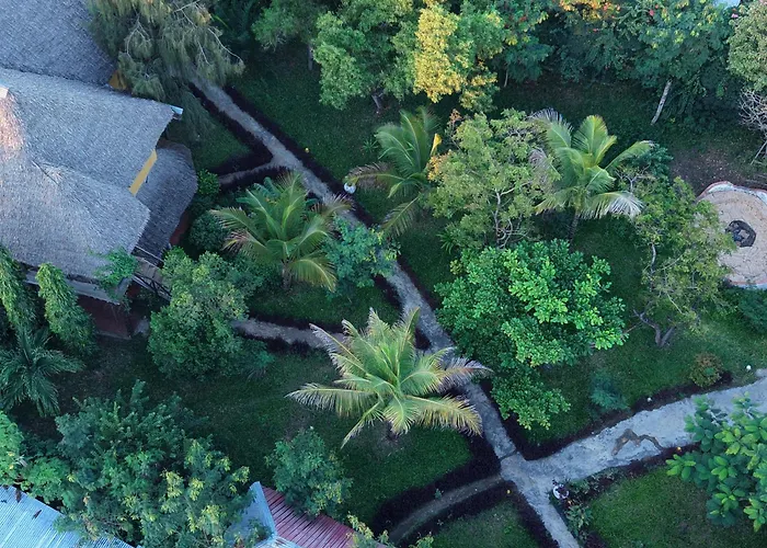 Tropinest Bungalows & Hostel