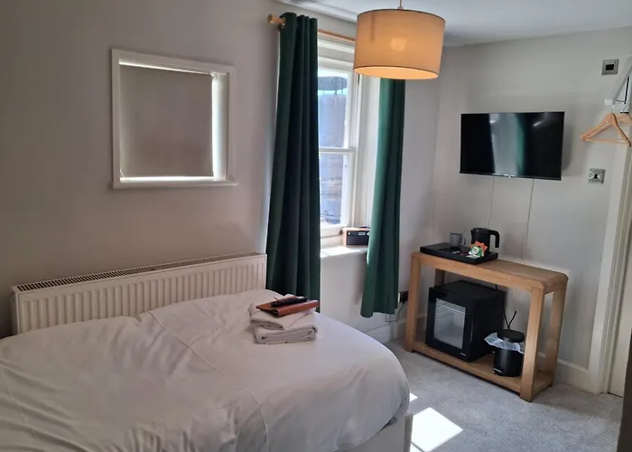 Hen & Chickens Hotel