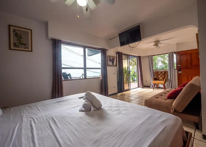 Hotel Manuel Antonio Beracha