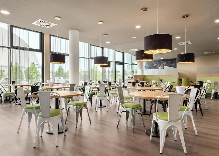 Super 8 by Wyndham Oberhausen am Centro