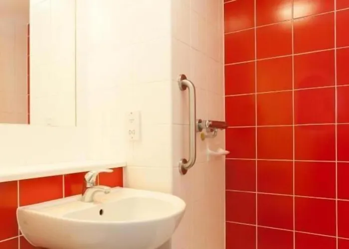 Travelodge Farnborough Central