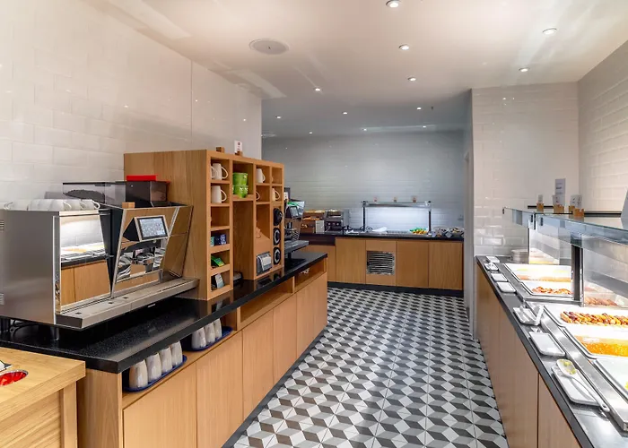 Holiday Inn Express - London Heathrow T4 By Ihg