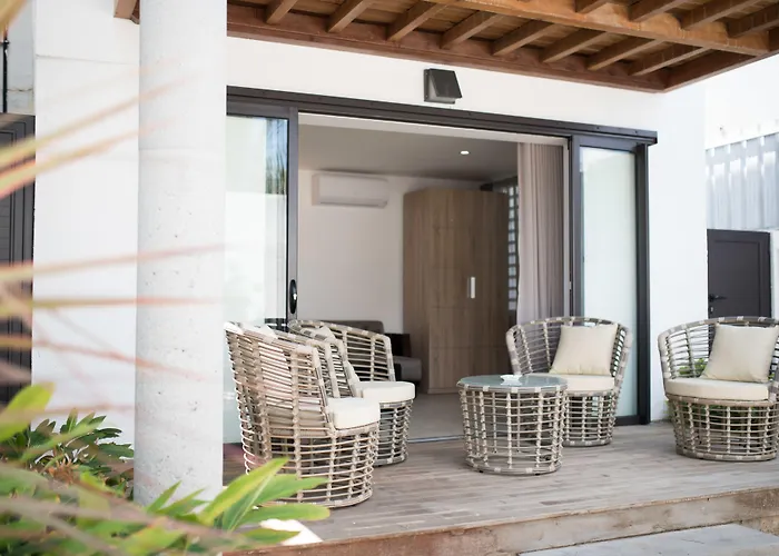 Toparadis Guest House