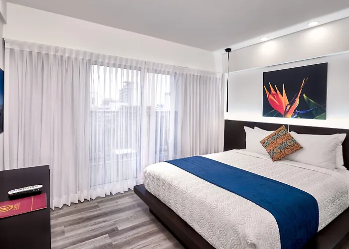 R Hotel Kingston