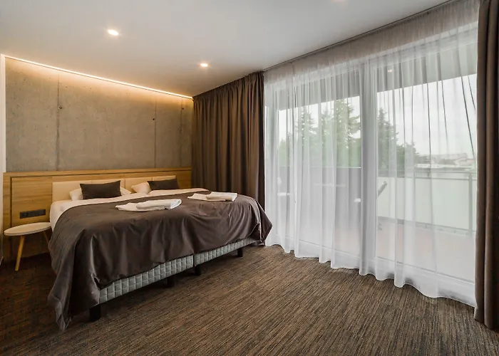 Hotel Dolphin - Adult Friendly