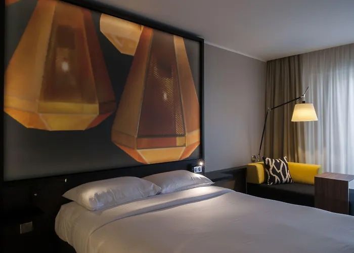 Simon Hotel