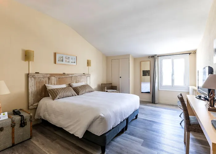 Logis Hotel Lafayette Rochefort France