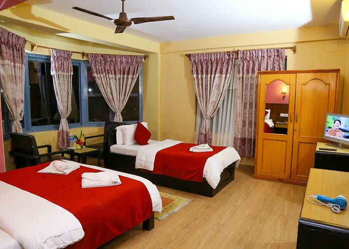 Hotel Silver Oaks Inn