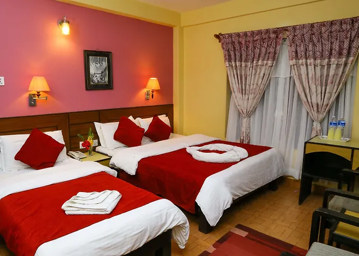 Hotel Silver Oaks Inn