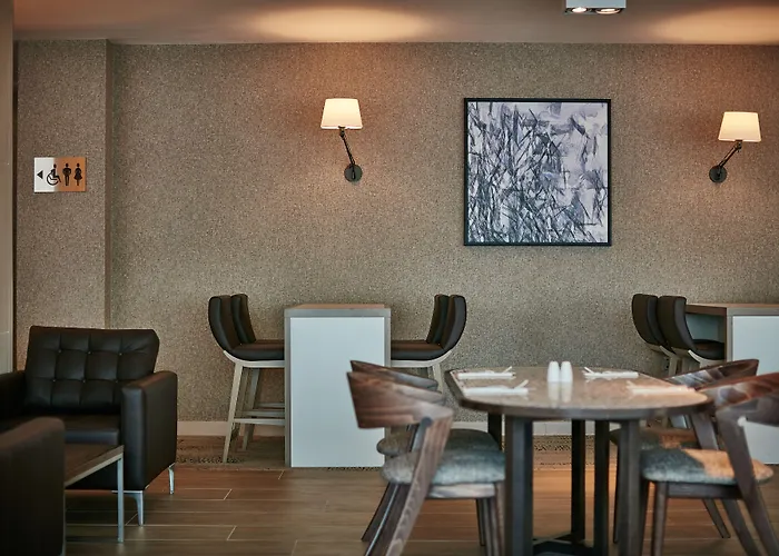 Ac Hotel By Marriott Manchester Salford Quays