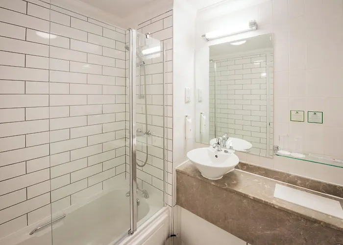 Holiday Inn Manchester West By Ihg