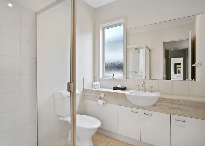 Mainstay Suites Kew