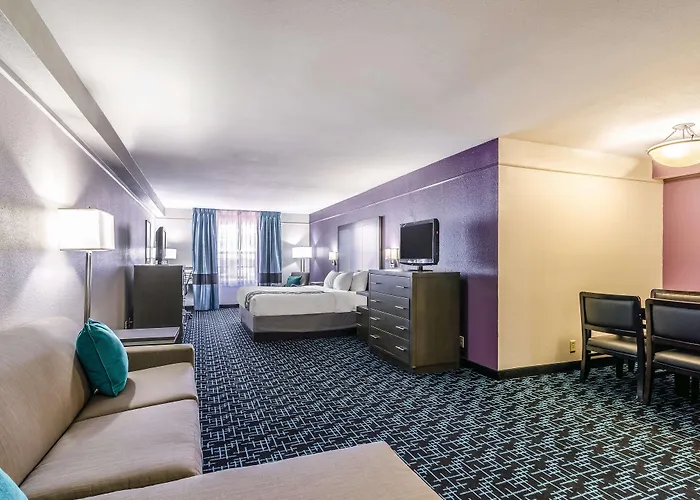 La Quinta By Wyndham Kansas City Airport