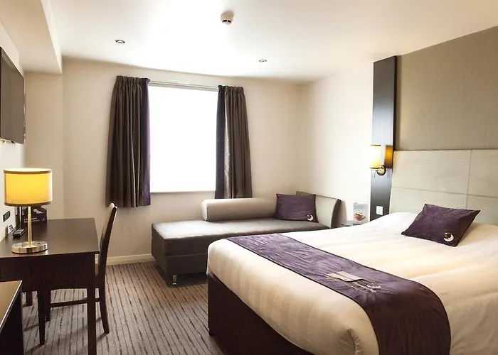 Premier Inn Oldham - Broadway