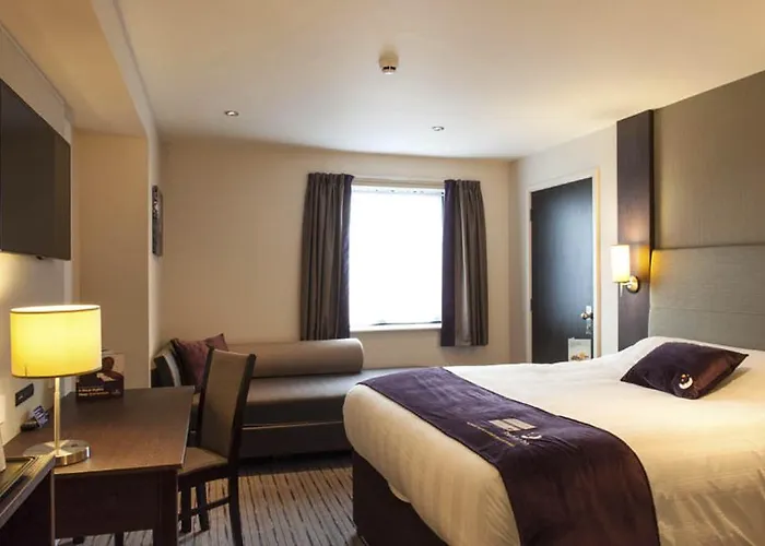 Premier Inn Oldham - Broadway
