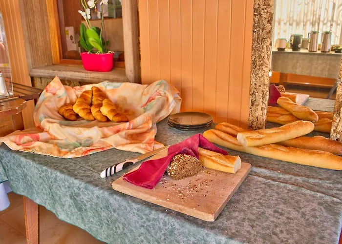 Logis Hotel Restaurant Le Chalet Du Mont Roland