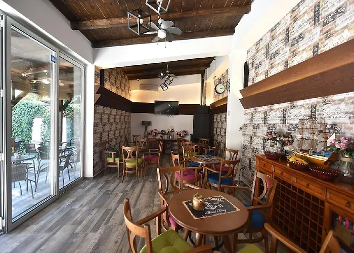 Villa Nina Hotel & Lounge Bar