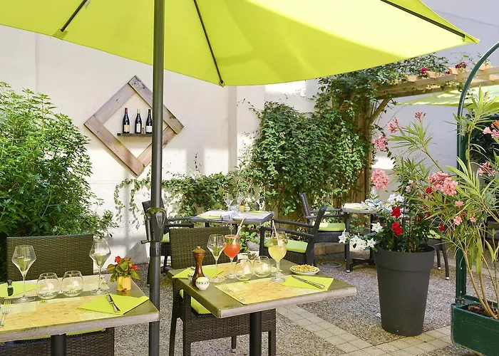 Logis Hotel Restaurant La Boule D'Or