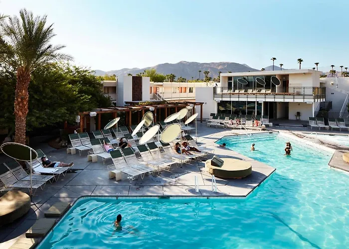Palm Springs Hotels for Romantic Getaway