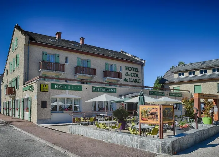 Logis Hotel - Le Col De L'Arc